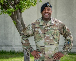 121st ARW recruiter receives recognition