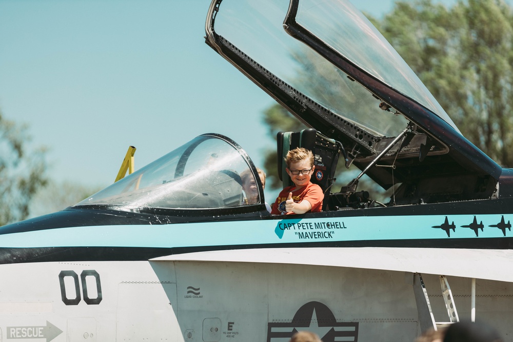 Civilians observe the U.S. Air Force Thunderbirds