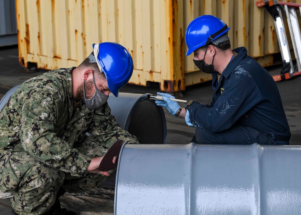 USS Hershel &quot;Woody&quot; Williams maintenance in Croatia