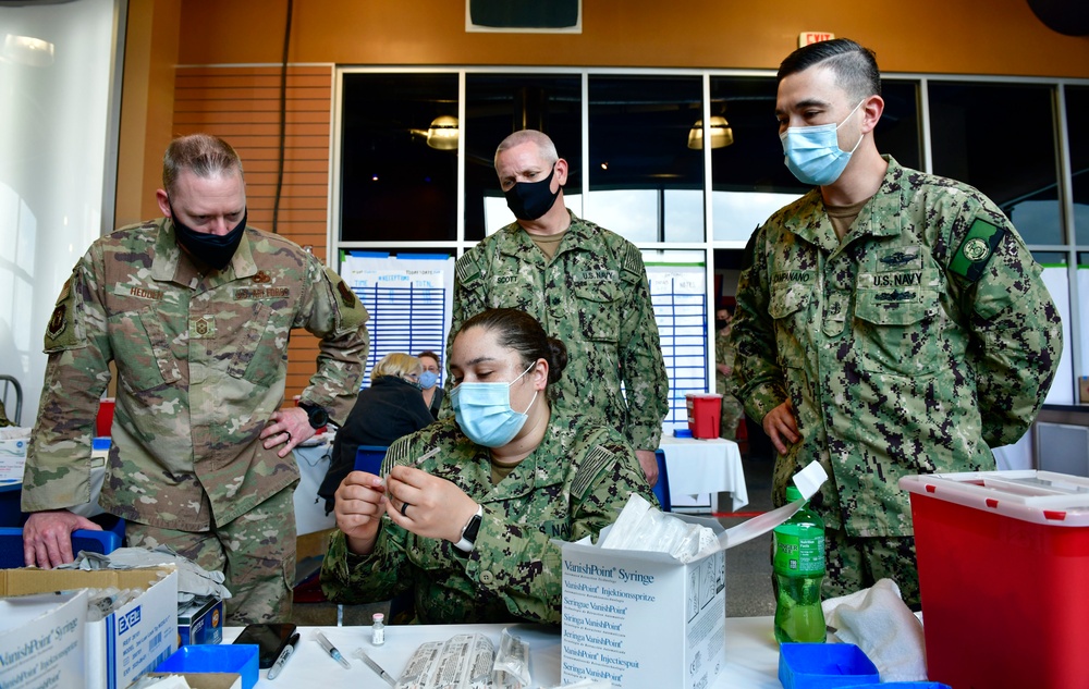 15th Air Force Command Chief visits St. Louis, Community Vaccination Center