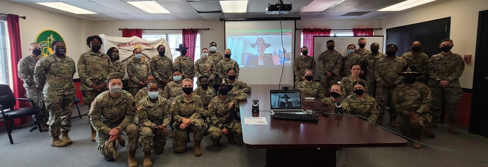 Fort Hood Soldiers mentored by female general
