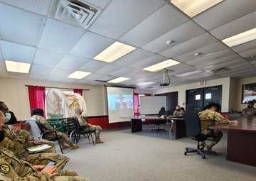 Fort Hood Soldiers mentored by female general