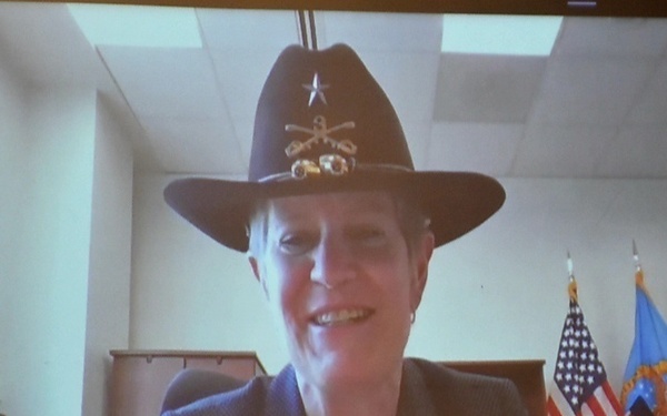 Fort Hood Soldiers mentored by female general