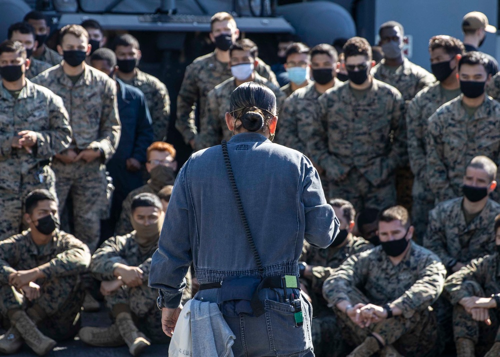 11th MEU Marines participate in abandoned ship class