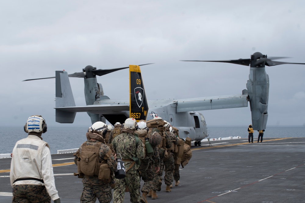 11th MEU forward command element takes off from the USS Essex