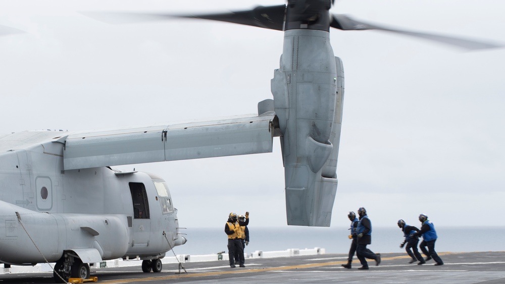 11th MEU forward command element takes off from the USS Essex