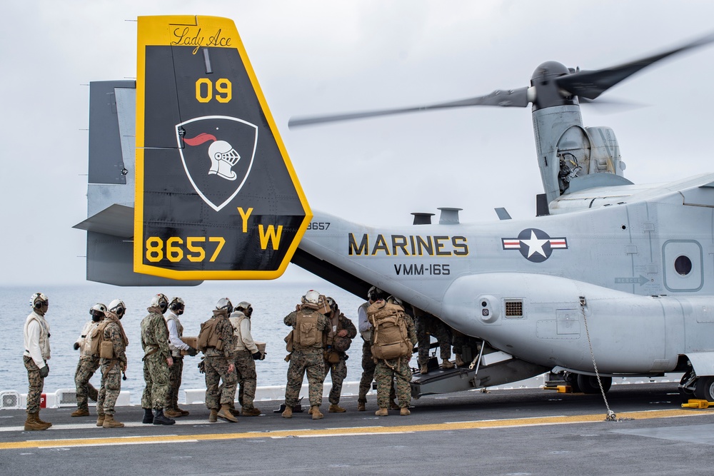 11th MEU forward command element takes off from the USS Essex