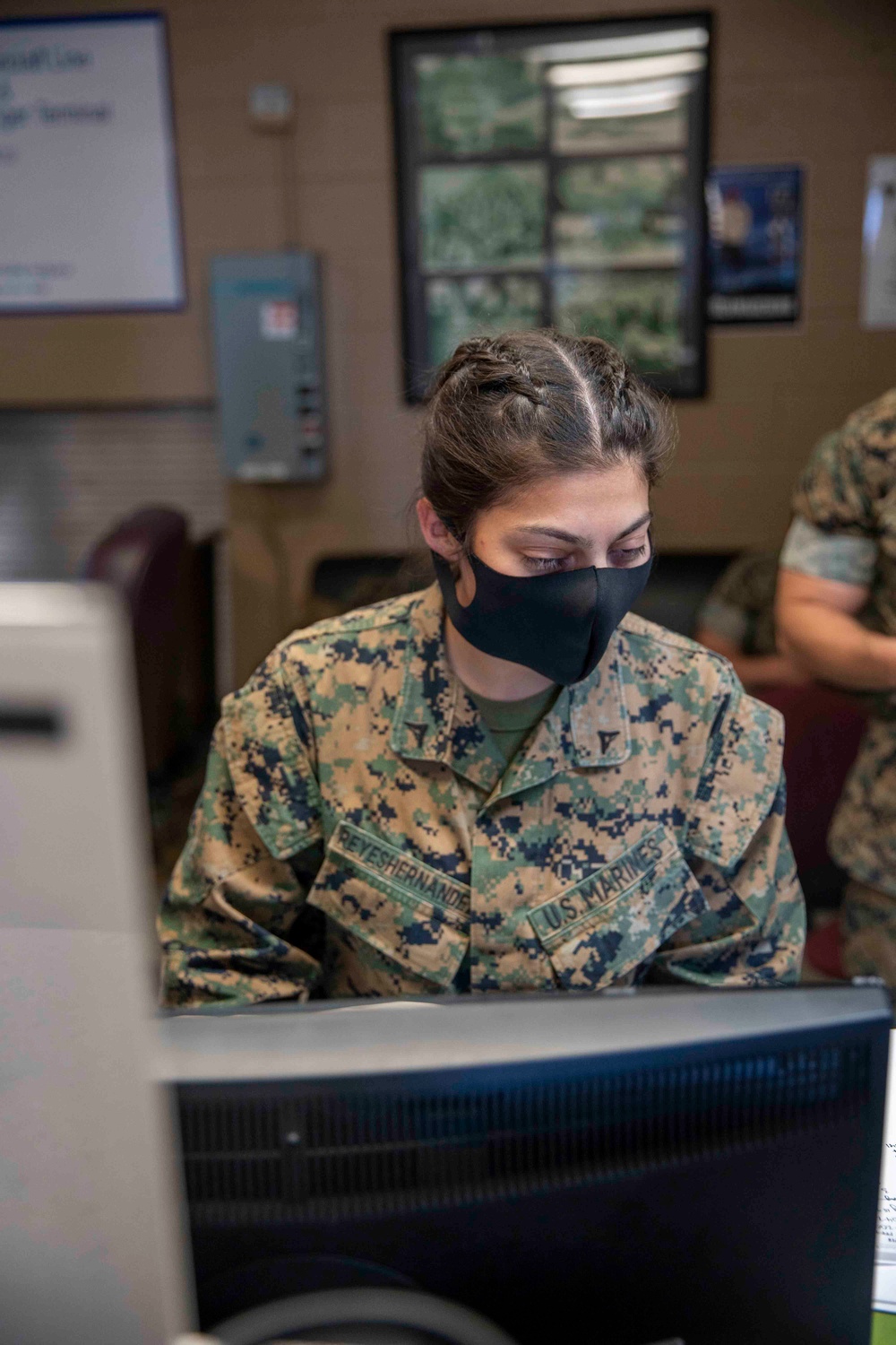 11th MEU Marines Conduct Evacuation Control Center Training Ashore