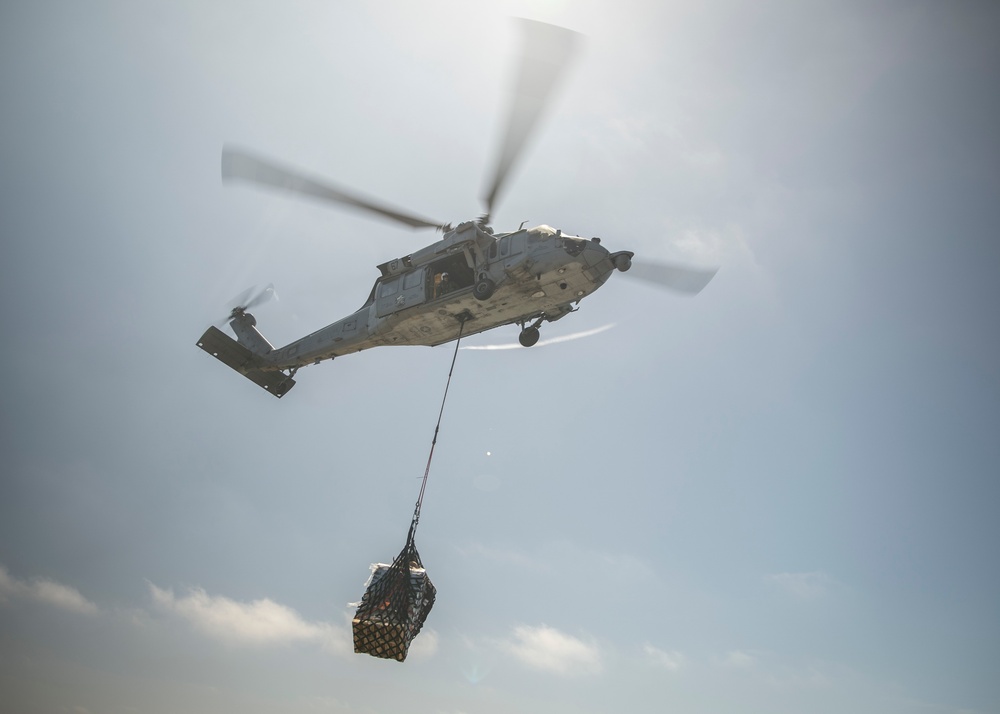 11th MEU, USS Essex Conduct Replenishment-At-Sea in the Pacific