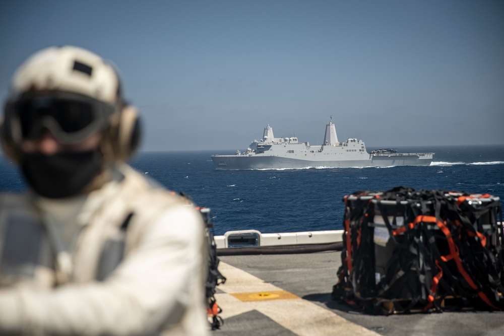 11th MEU, USS Essex Conduct Replenishment-At-Sea in the Pacific