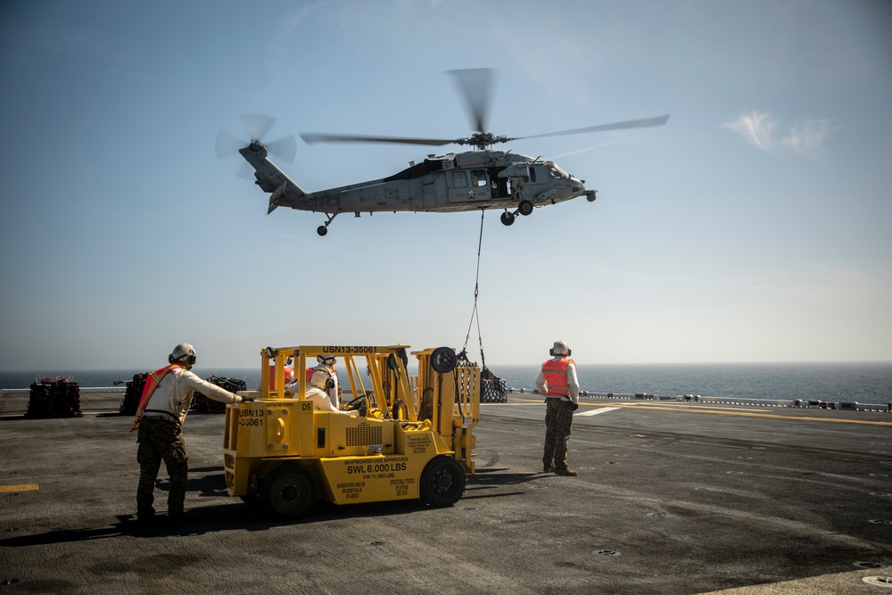 11th MEU, USS Essex Conduct Replenishment-At-Sea in the Pacific