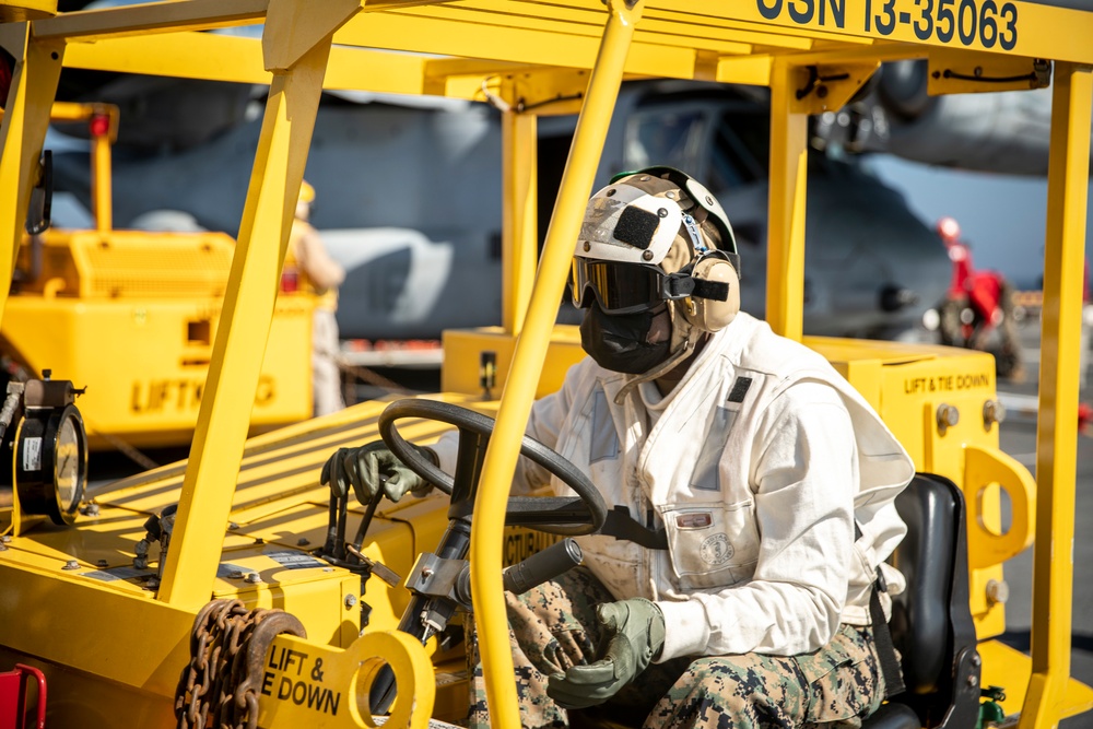 11th MEU, USS Essex Conduct Replenishment-At-Sea in the Pacific