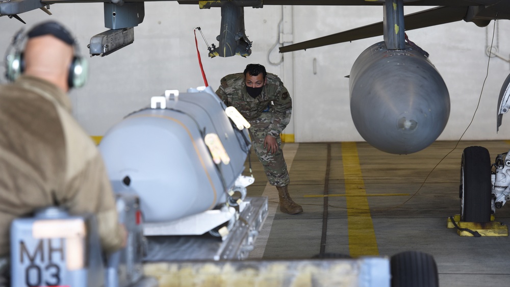 52nd Fighter Wing loads live assets