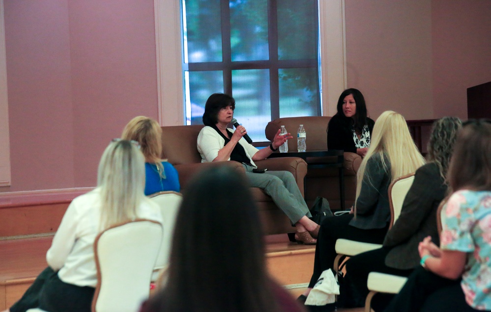 Mrs. Berger Meets with Camp Lejeune Spouses