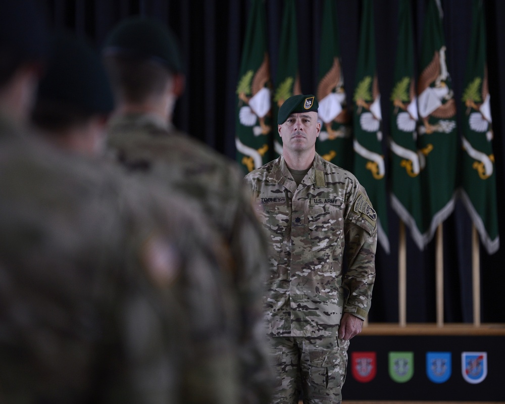 Special Forces Students Don Green Berets at Ceremony