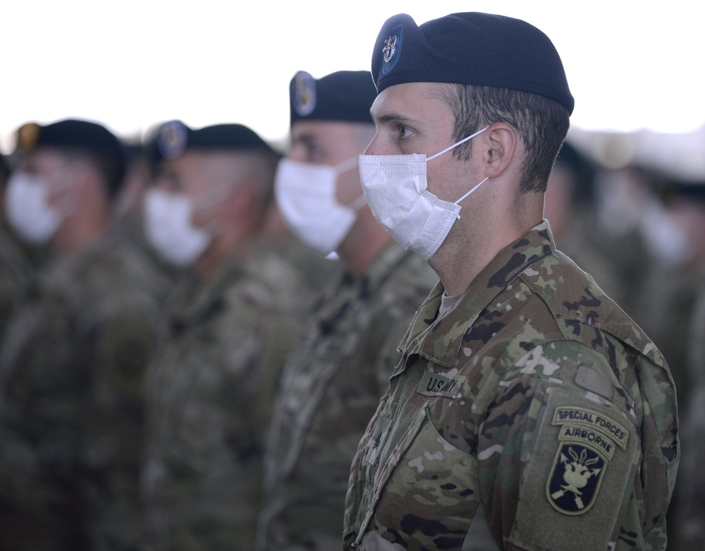 Special Forces Students Don Green Berets at Ceremony