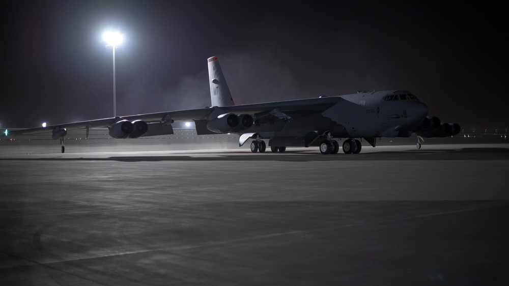 Additional B-52 aircraft arrive to support Afghanistan drawdown