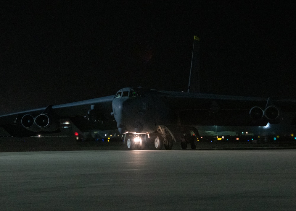 Additional B-52 aircraft arrive to support Afghanistan drawdown