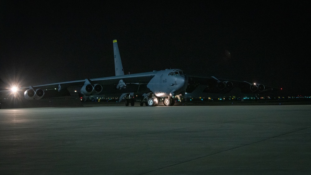 Additional B-52 aircraft arrive to support Afghanistan drawdown