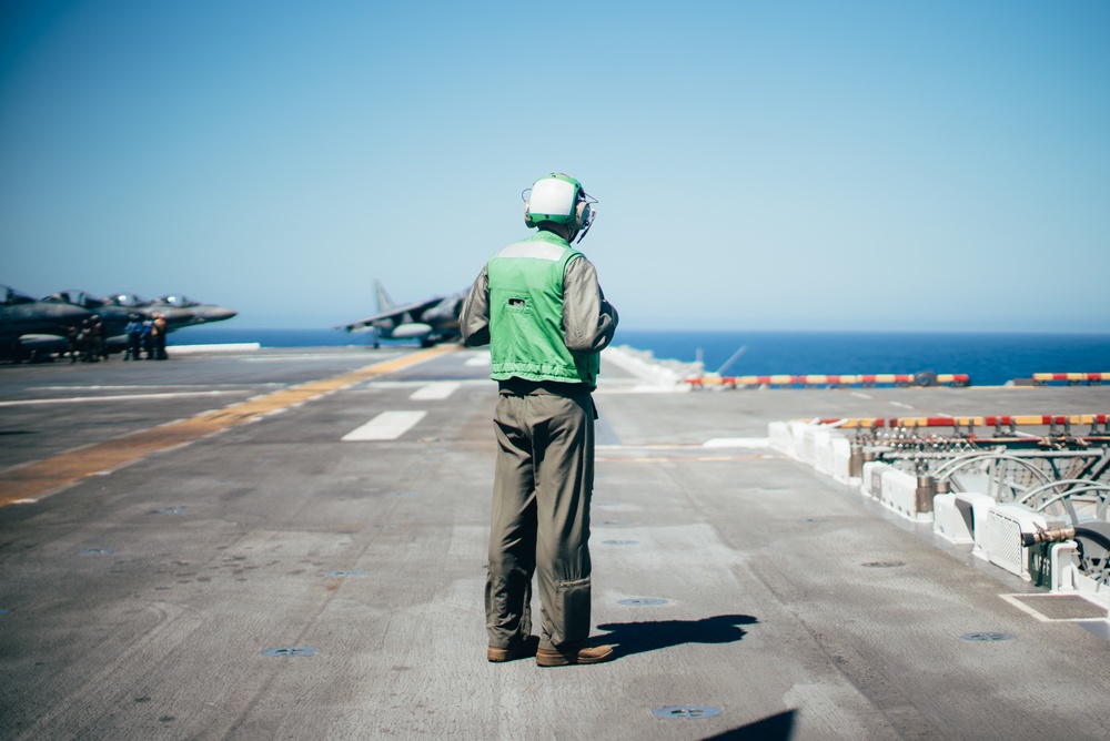 11th MEU Conducts Maintenance on Ospreys