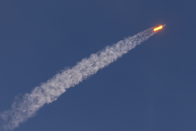 45th Space Wing Supports Successful Falcon 9 L-25 Starlink Launch