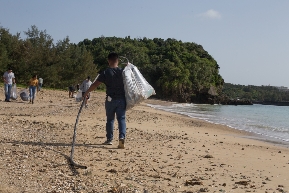 Marines with BLT 3/4 help clean Okinawa
