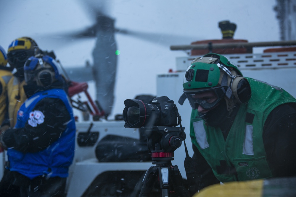 15th MEU Marines depart USS Makin Island during Northern Edge 21