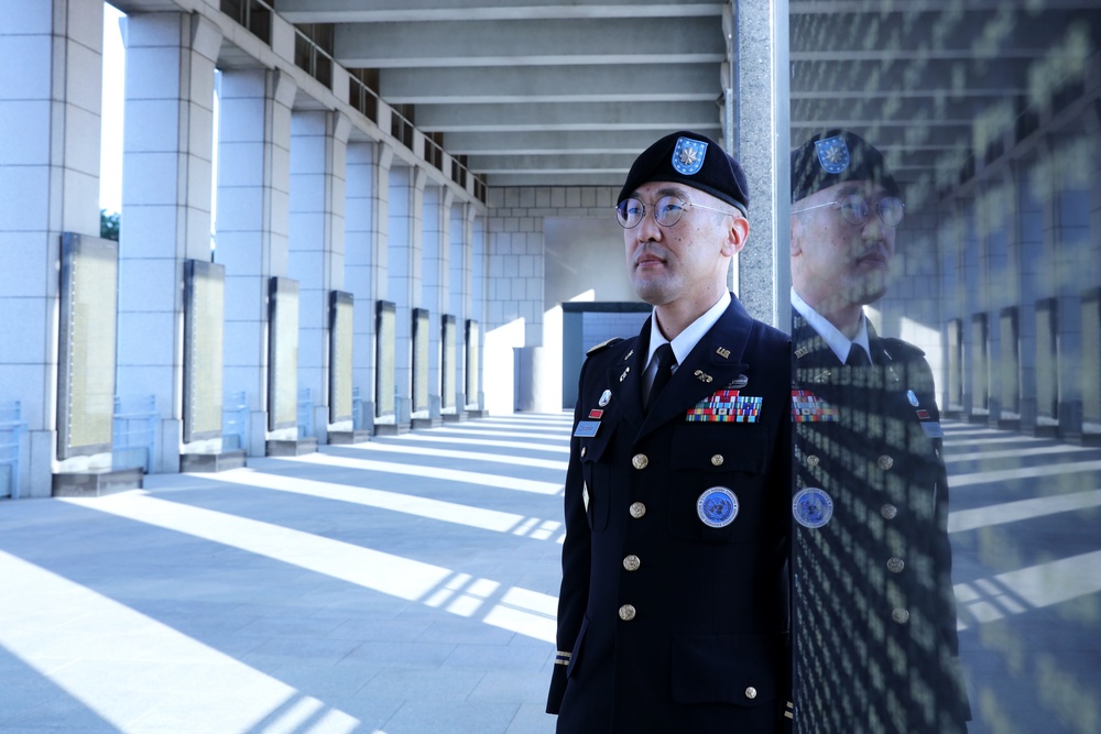 Lt. Col. Hobgood stands with the names of fallen soldiers at the Korean War Memorial Museum