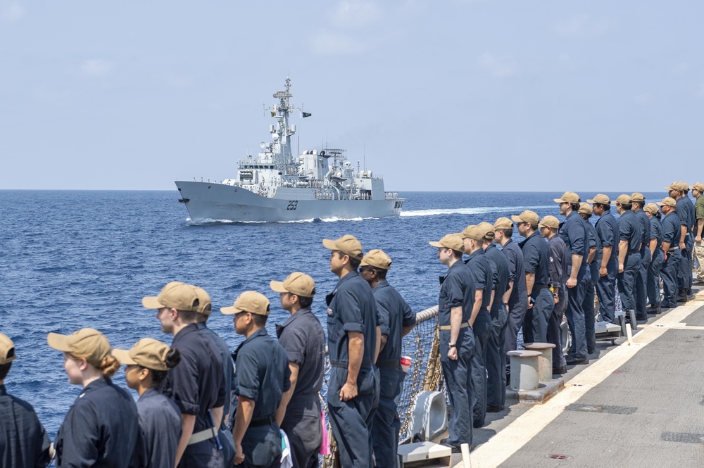 USS Laboon Conducts Operations with HMCS Calgary and PNS Saif