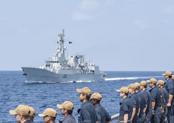 USS Laboon Conducts Operations with HMCS Calgary and PNS Saif