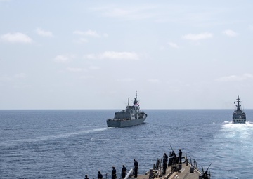 USS Laboon Conducts Operations with HMCS Calgary and PNS Saif