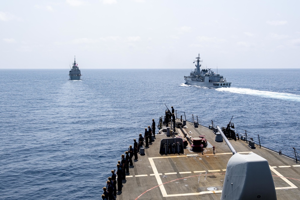USS Laboon Conducts Operations with HMCS Calgary and PNS Saif