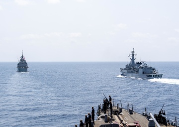 USS Laboon Conducts Operations with HMCS Calgary and PNS Saif