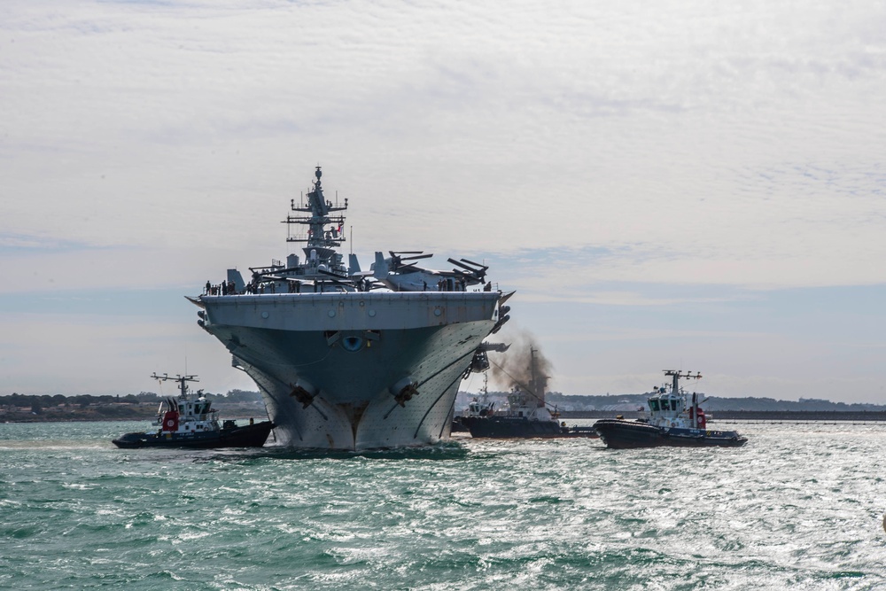 USS Iwo Jima (LHD 7) Arrives at NAVSTA Rota