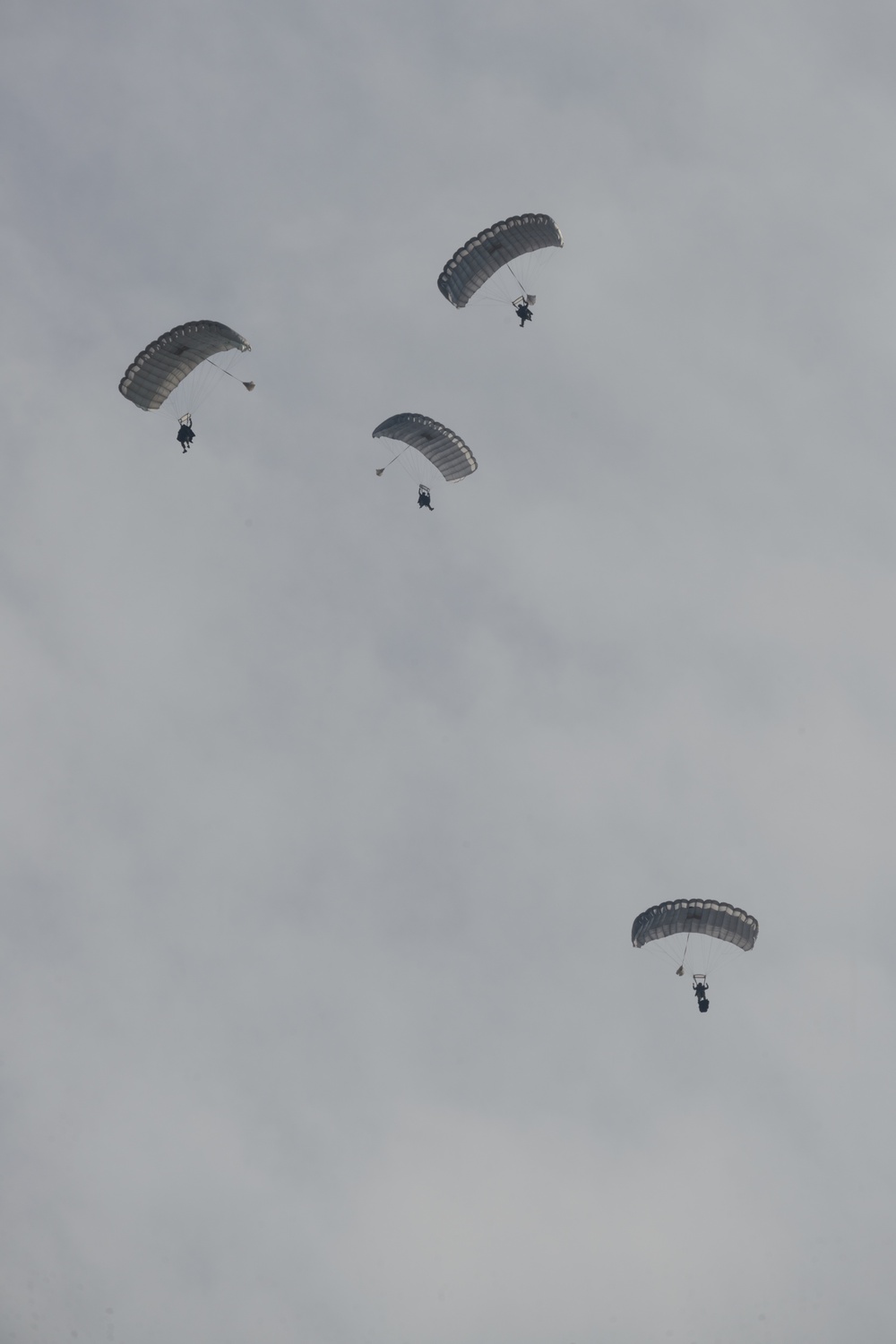 Belgian Paratroopers perform HALO Jumps on Chièvres Air Base