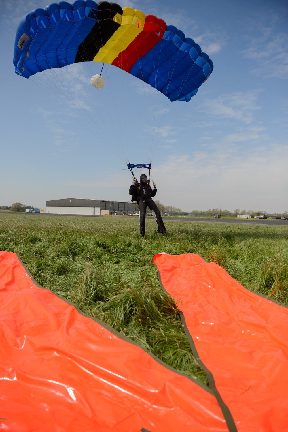 Belgian Paratroopers perform HALO Jumps on Chièvres Air Base