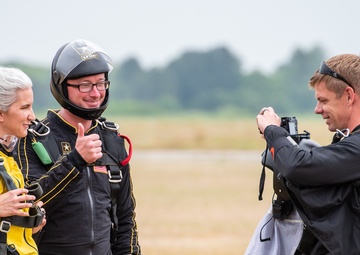 Army Golden Knights jump for mental health with 'Team Unbroken'