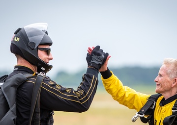 Army Golden Knights jump for mental health with 'Team Unbroken'