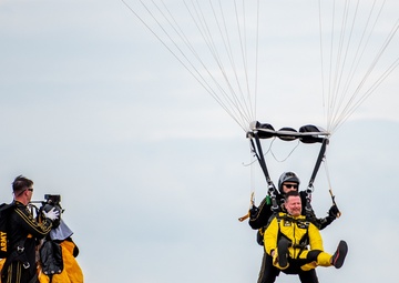 Army Golden Knights jump for mental health with 'Team Unbroken'