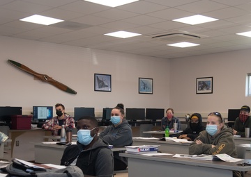 Reserve flight engineers recruit at local college