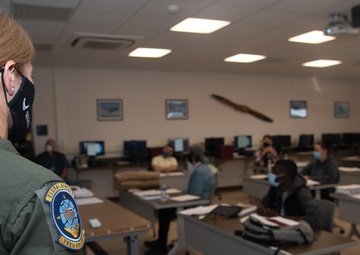 Reserve flight engineers recruit at local college