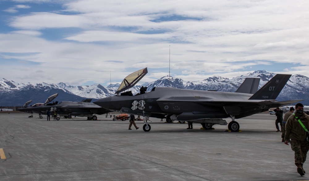 F-15EXs, F-35s at Northern Edge