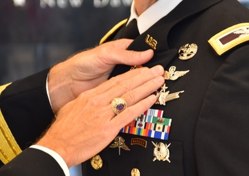 Army doctor receives Astronaut device