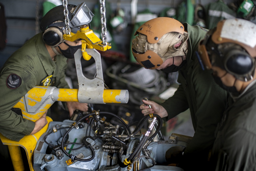 VMM-165 (Rein.), 11th MEU Conducts Maintenance on a CH-53E Super Stallion