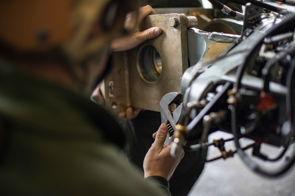 VMM-165 (Rein.), 11th MEU Conducts Maintenance on a CH-53E Super Stallion
