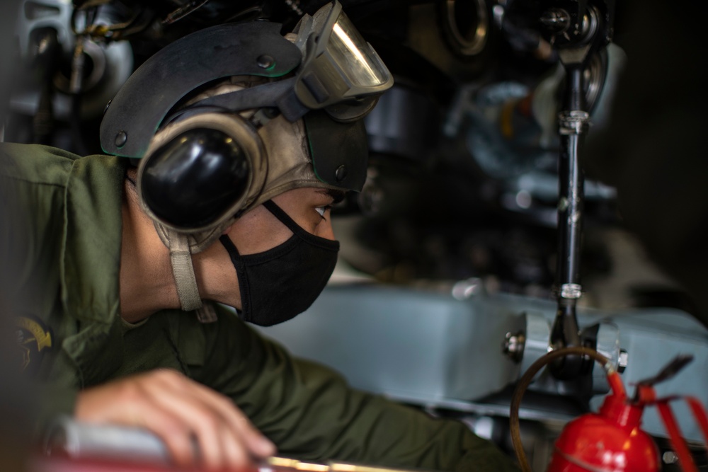 DVIDS - Images - VMM-165 (Rein.), 11th MEU Conducts Maintenance on a CH ...