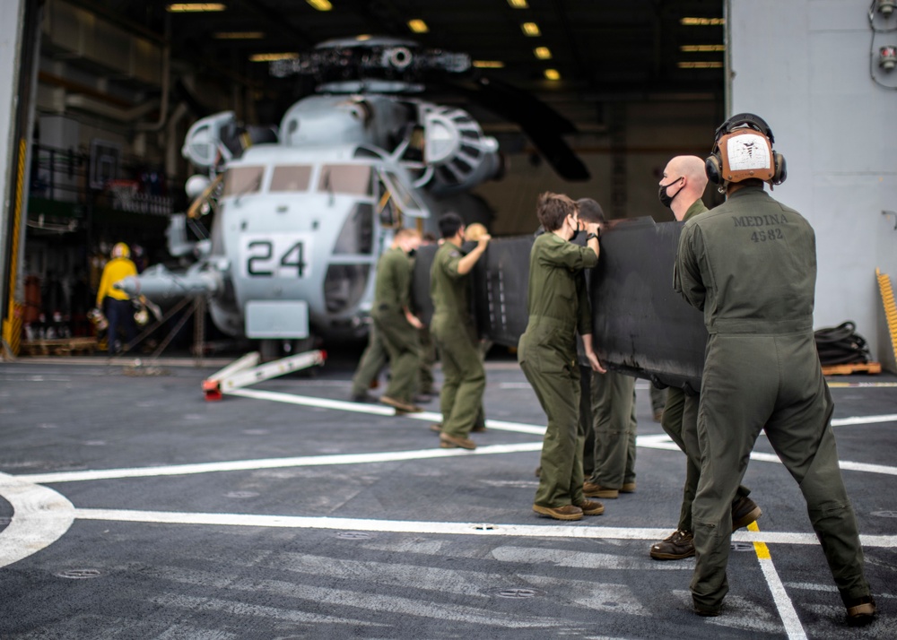 VMM-165 (Rein.), 11th MEU Conducts Maintenance on a CH-53E Super Stallion