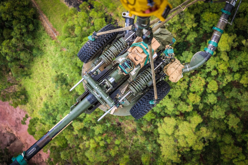 Joint Air Assault - Marines and 25th Infantry Division Artillery Soldiers