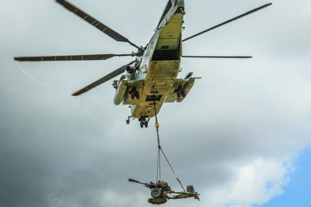 Joint Air Assault - Marines and 25th Infantry Division Artillery Soldiers