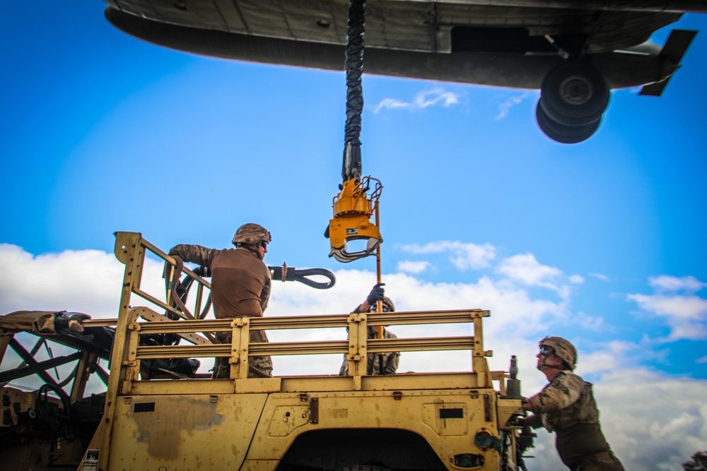 Joint Air Assault - Marines and 25th Infantry Division Artillery Soldiers